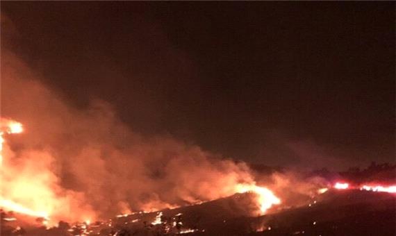 آتش در جنگل‌های اشکورات گیلان؛ نیرو‌های امدادی در حال اطفای حریق هستند